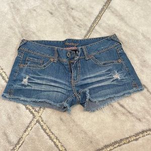 Amethyst low rise blue Jean shorts